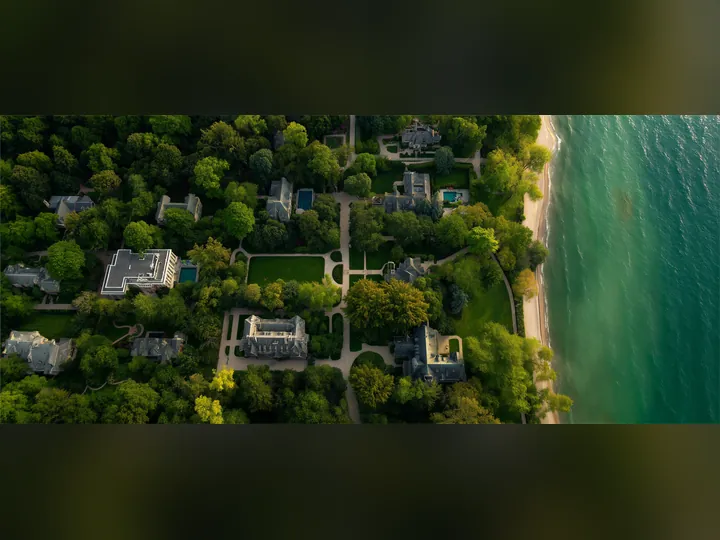 Cover image for the article: Chicago’s North Shore Real Estate in 2025: A Town-by-Town Guide to Evanston, Wilmette, Winnetka, Glencoe, Kenilworth, Highland Park, Lake Forest & Lake Bluff