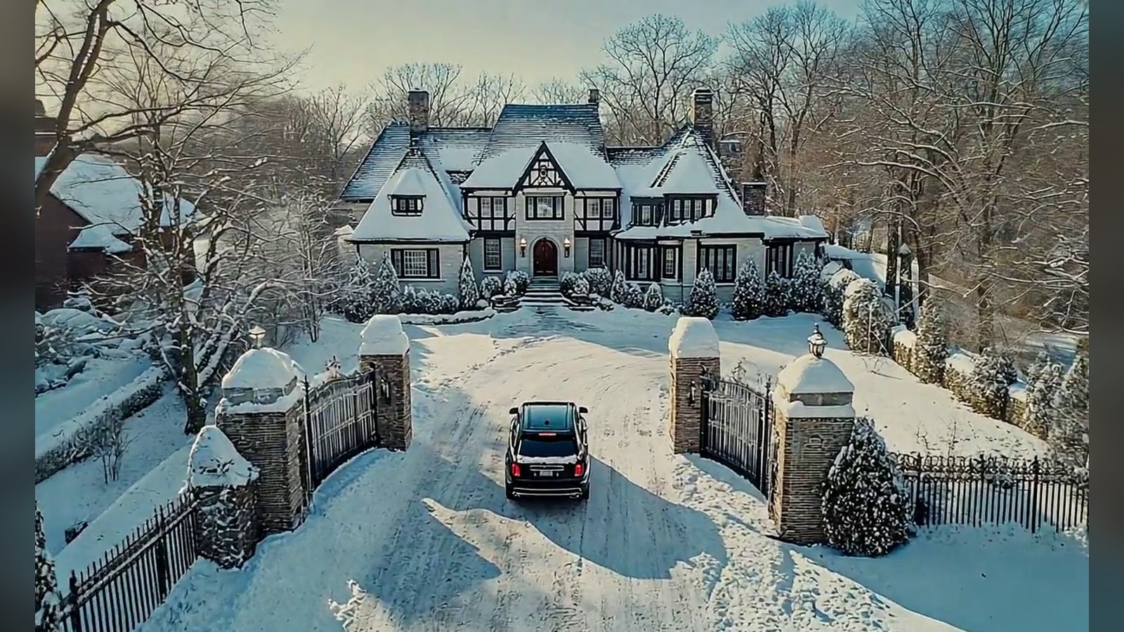 Cover image for the article: Lake Forest, IL: Where Homes Are Hotter Than Your Grandma’s Christmas Sweater