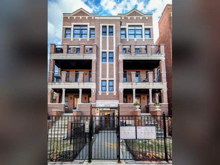 Cover image for the article: New Listing: 6121 N Winthrop Ave Unit 2N, Chicago, IL 60660